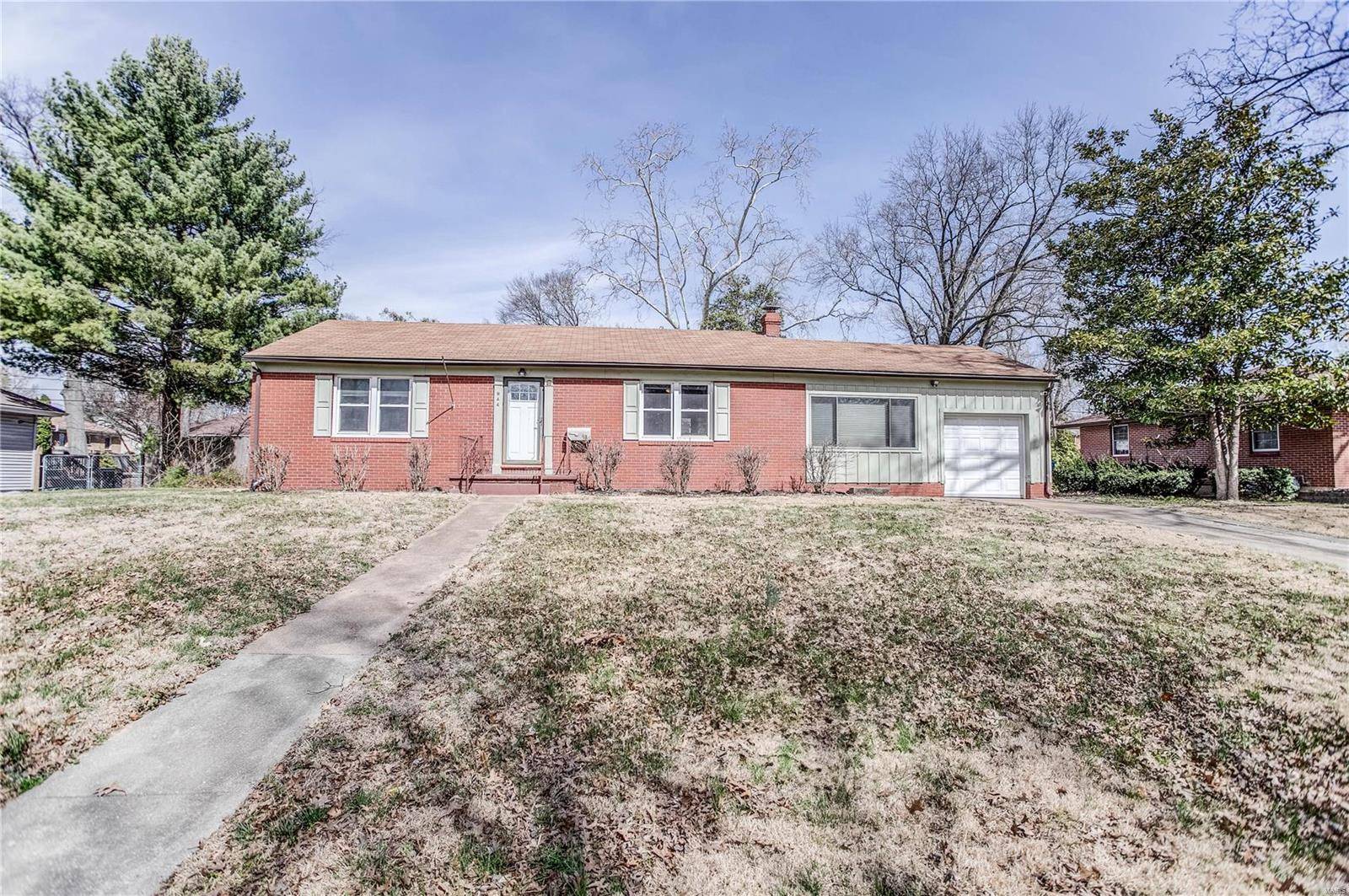 Alton, IL 62002,944 Douglas ST