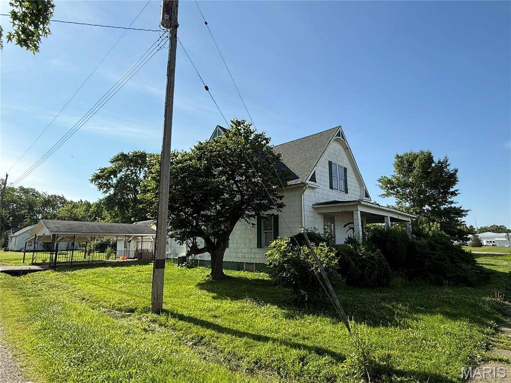 Beecher City, IL 62414,208 N Charles ST