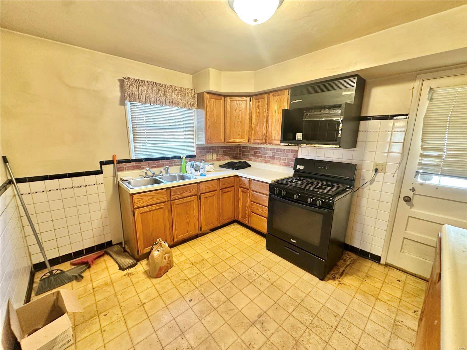 St Louis, MO 63136,7043 Manette DR