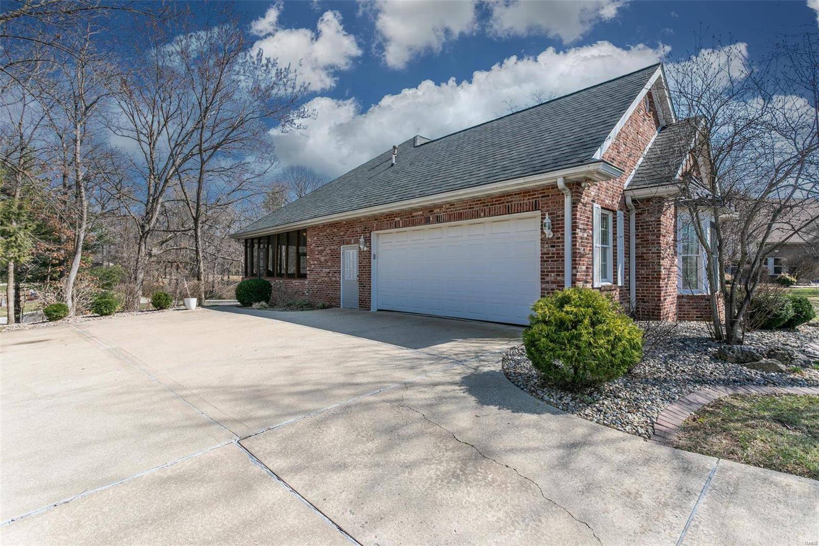 Glen Carbon, IL 62034,10 Dunbridge CT