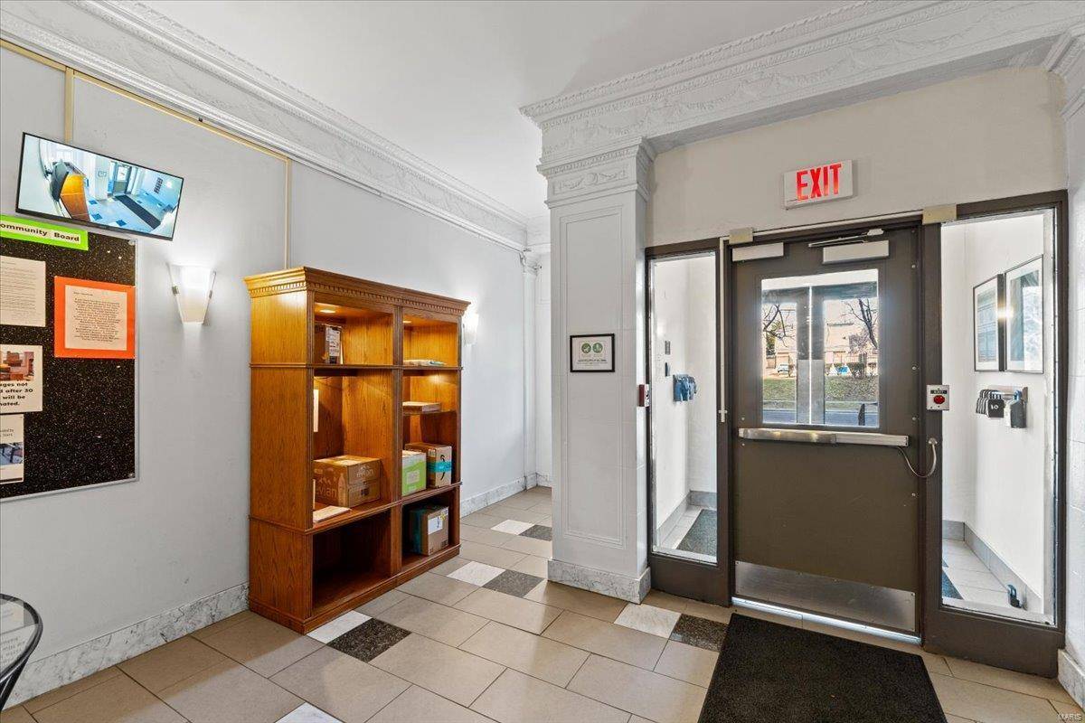 St Louis, MO 63112,5330 Pershing AVE #205