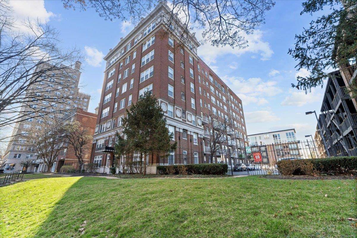 St Louis, MO 63112,5330 Pershing AVE #205