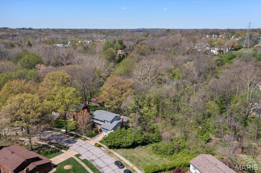 St Louis, MO 63131,13061 Winding Trail LN
