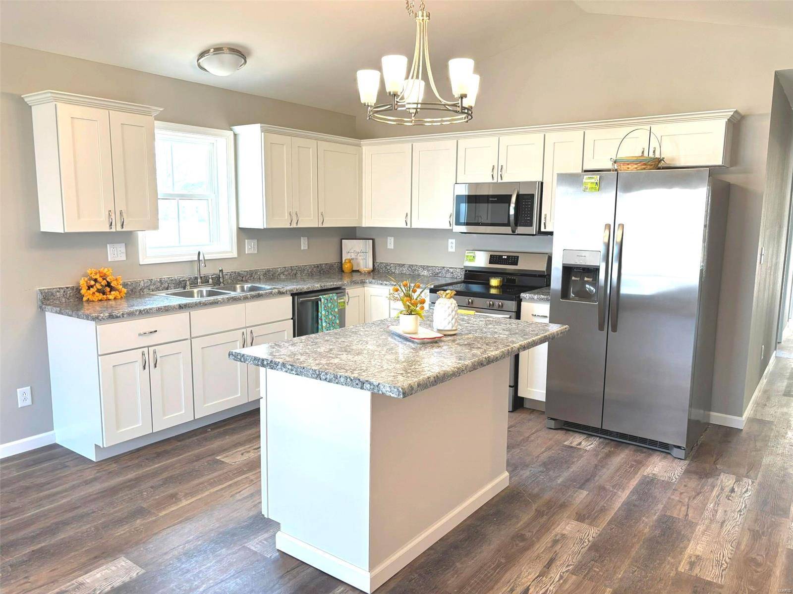 Salem, IL 62881,509 W Warmouth