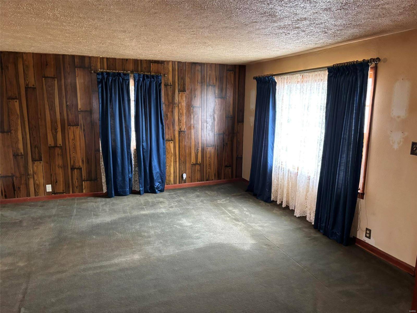 Patoka, IL 62875,309 E Clinton