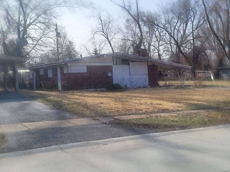 St Louis, MO 63134,8448 Bayberry DR