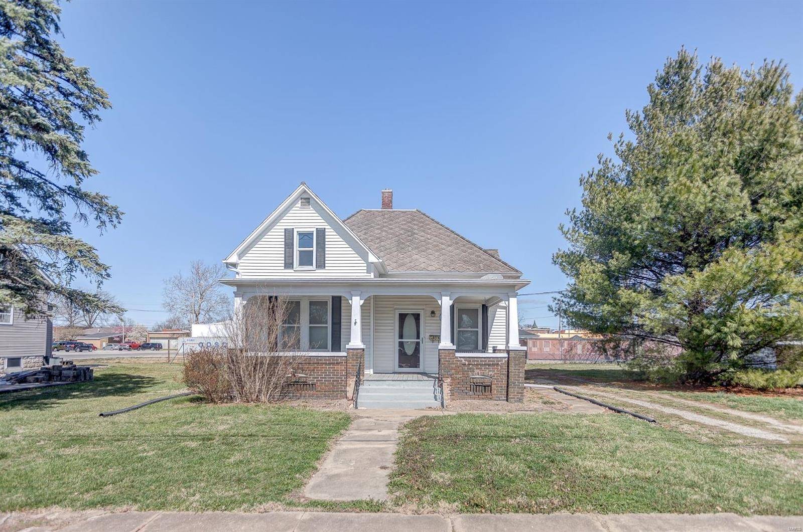 Staunton, IL 62088,219 W Mill ST