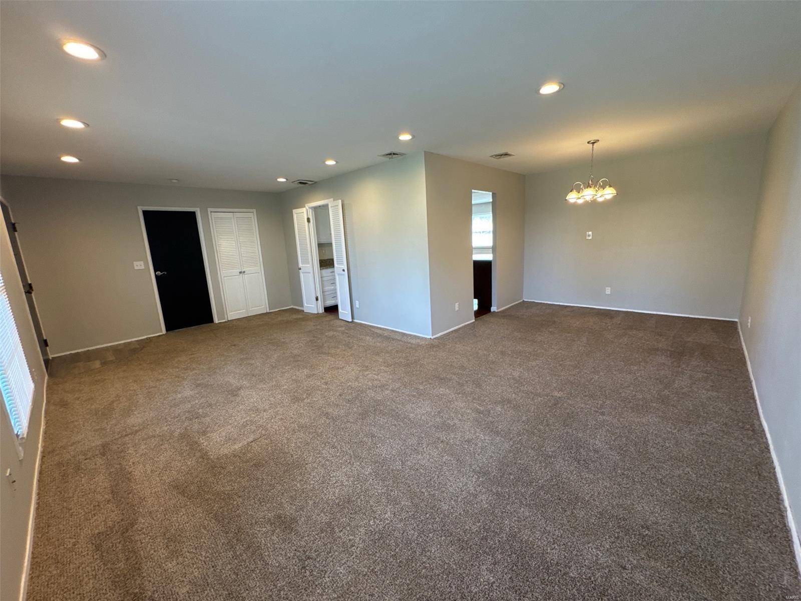 Florissant, MO 63033,6450 Killbrock DR
