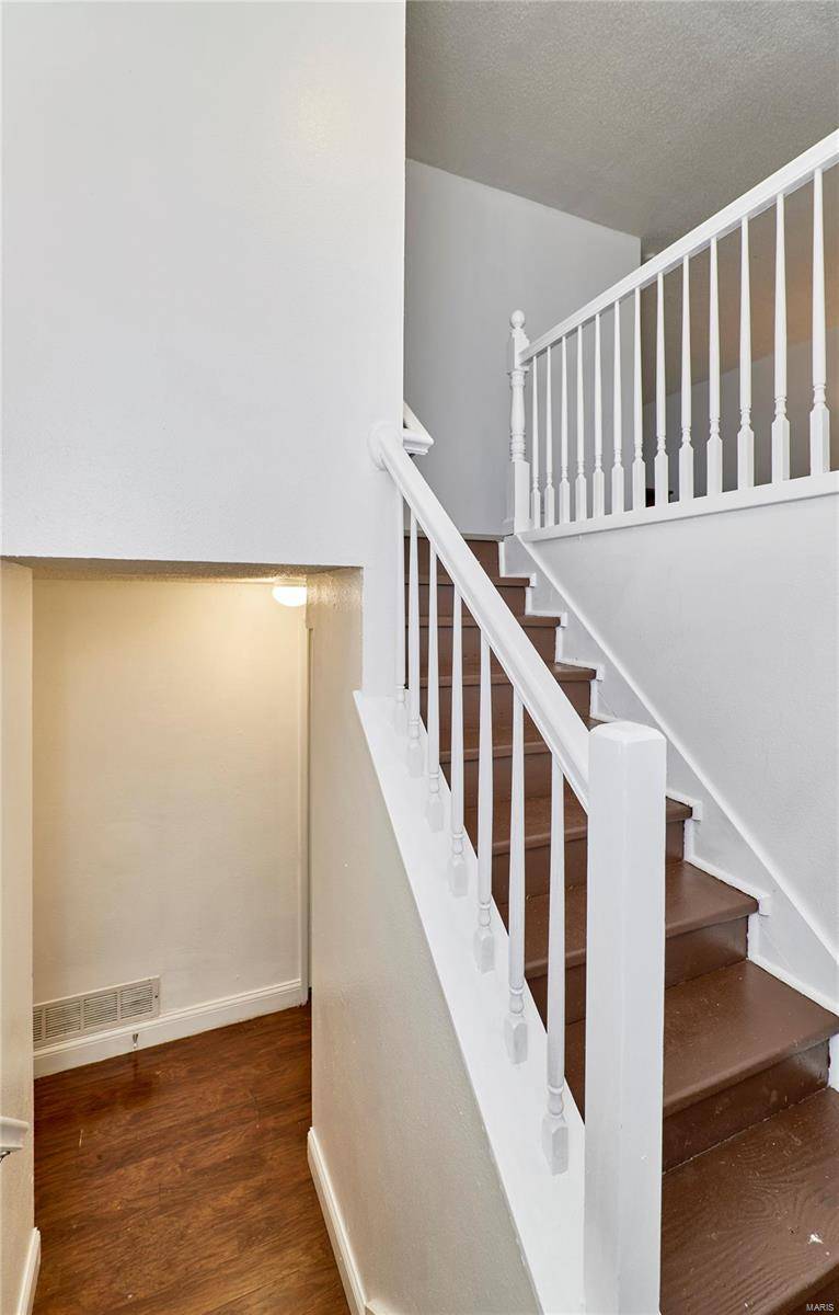 Florissant, MO 63031,2370 Farflung DR