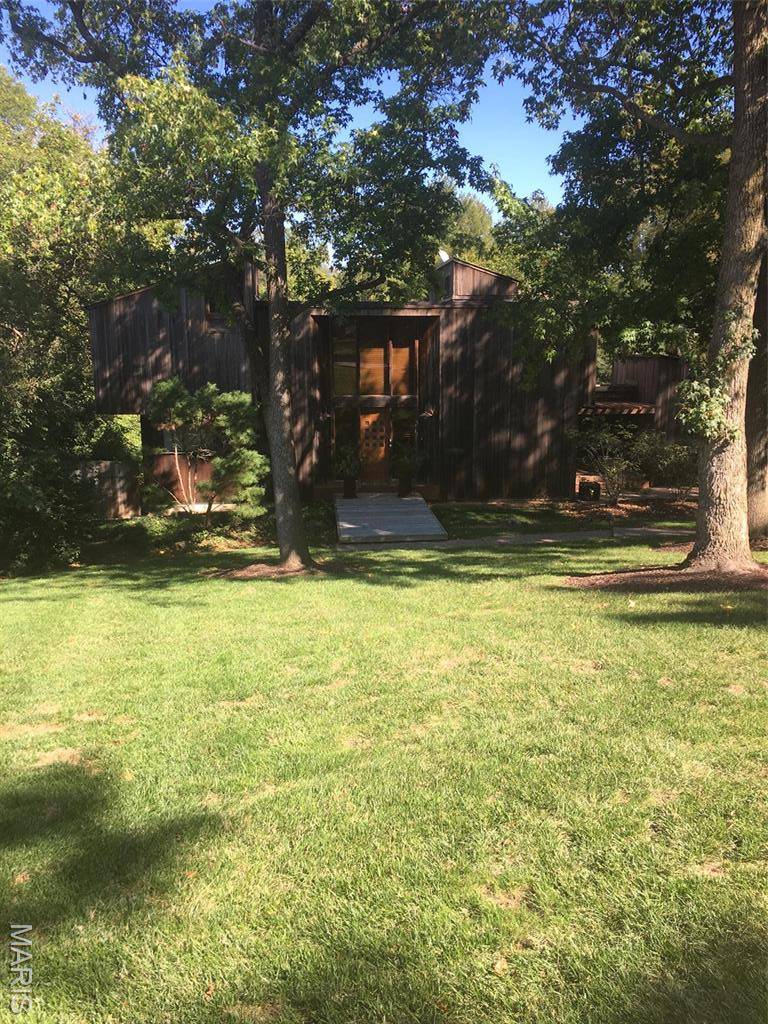 Town And Country, MO 63141,952 W Revere DR