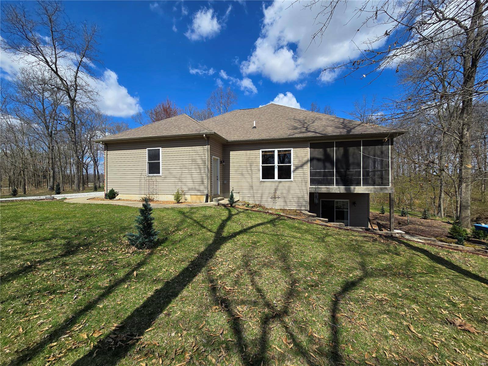 Hillsboro, IL 62049,78 Cedar LN