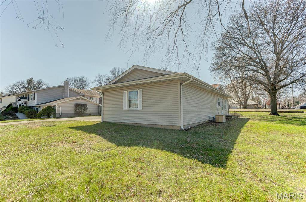 Brighton, IL 62012,100 Lakewood DR