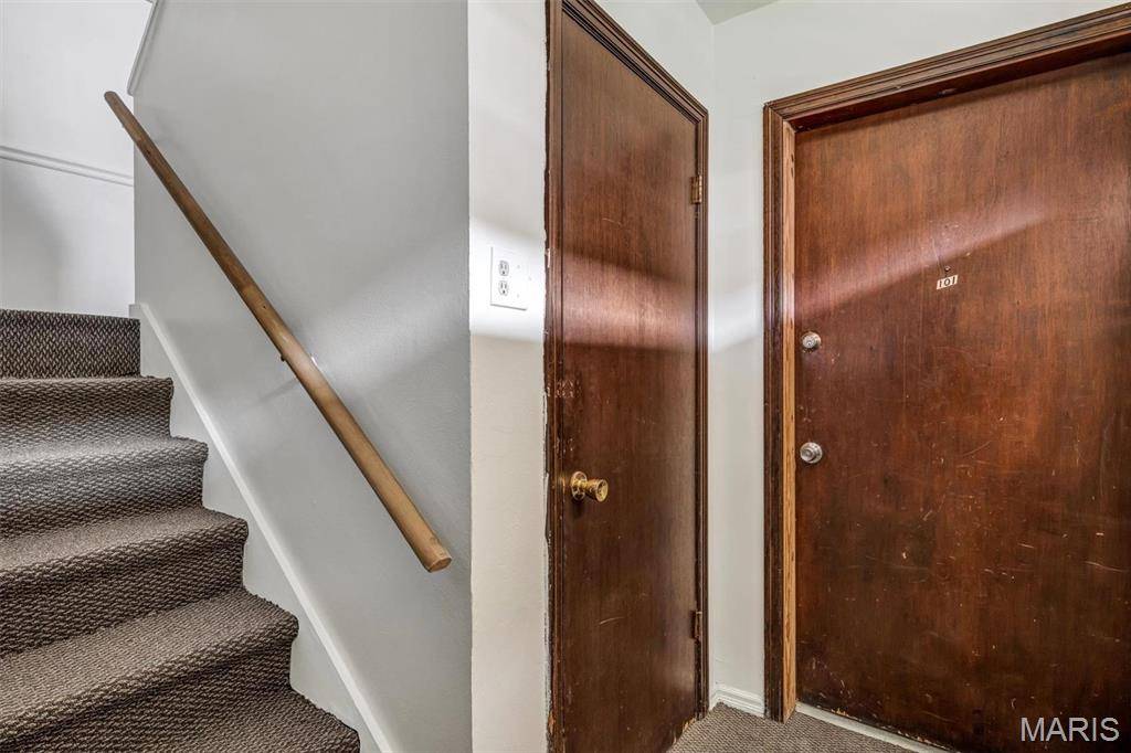 St Louis, MO 63129,6904 Colonial Woods DR #101