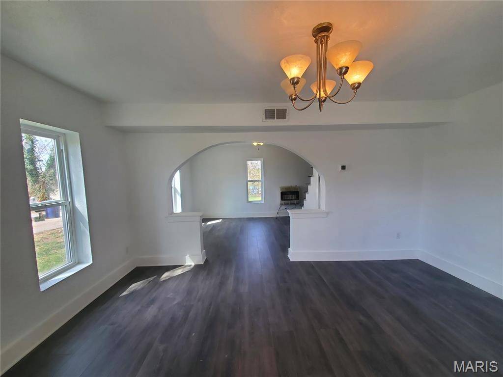 Houston, MO 65483,401 N Oak Hill DR