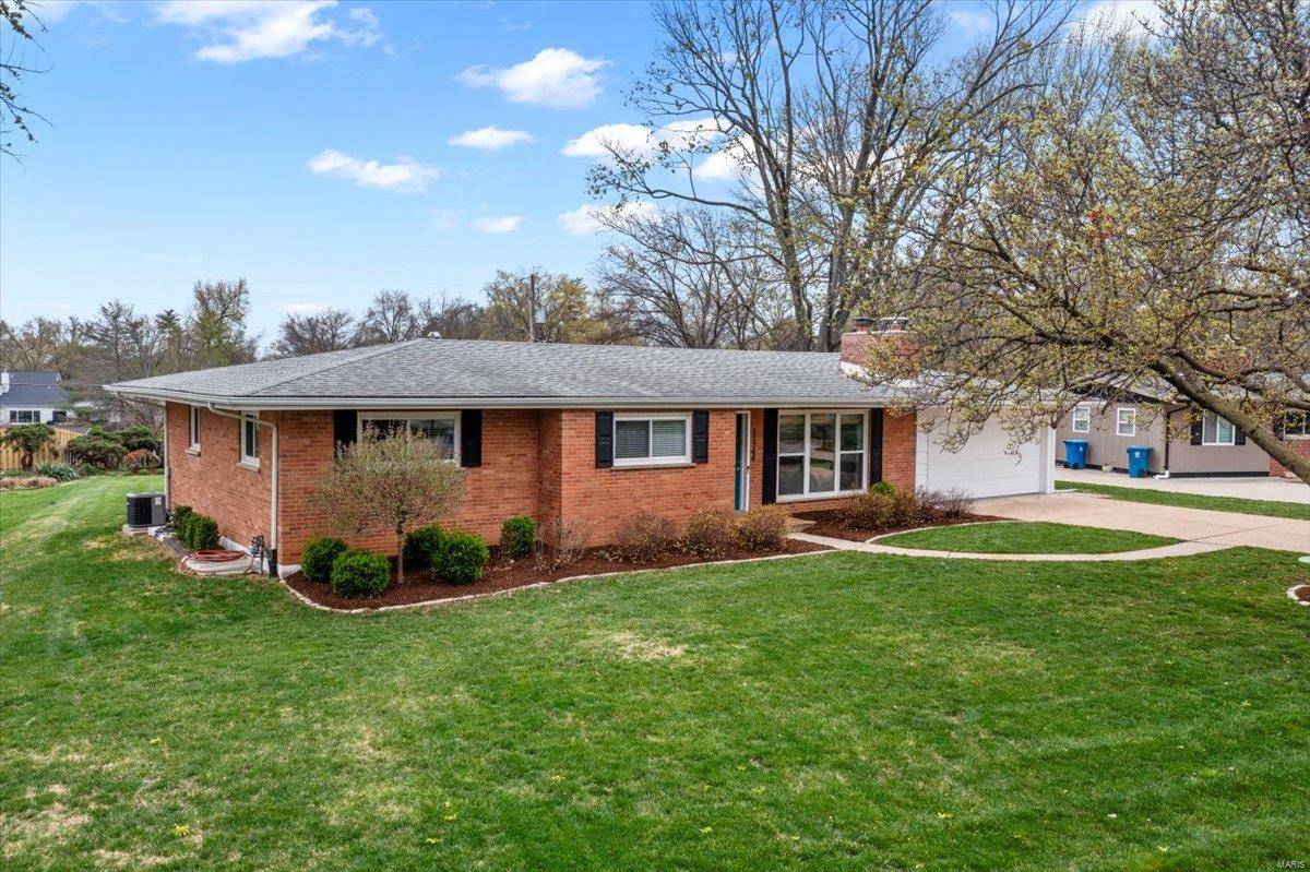 St Louis, MO 63141,11144 Saucier DR