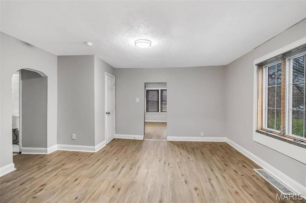 St Louis, MO 63136,5537 Helen AVE