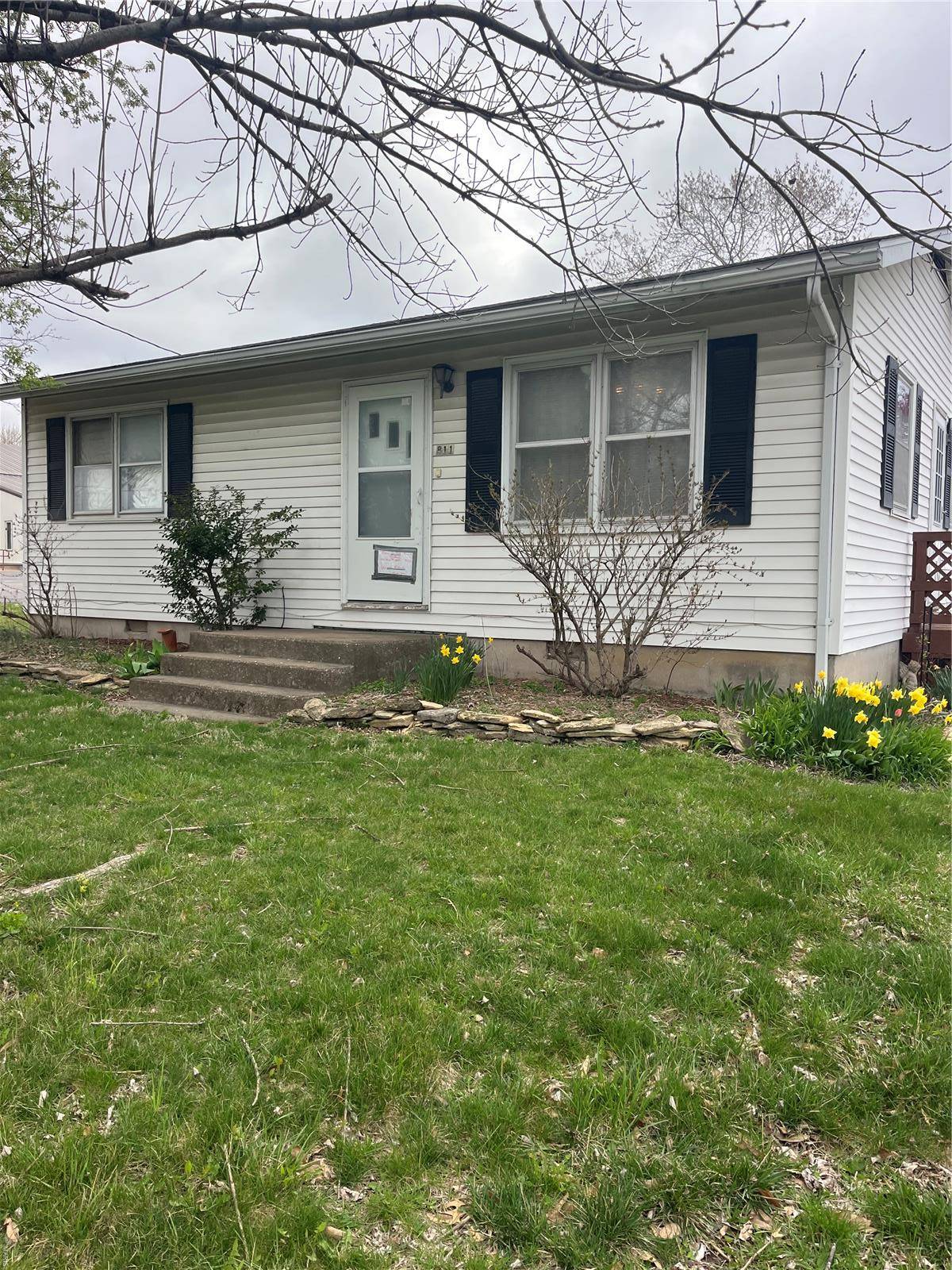 Bowling Green, MO 63334,811 S Court