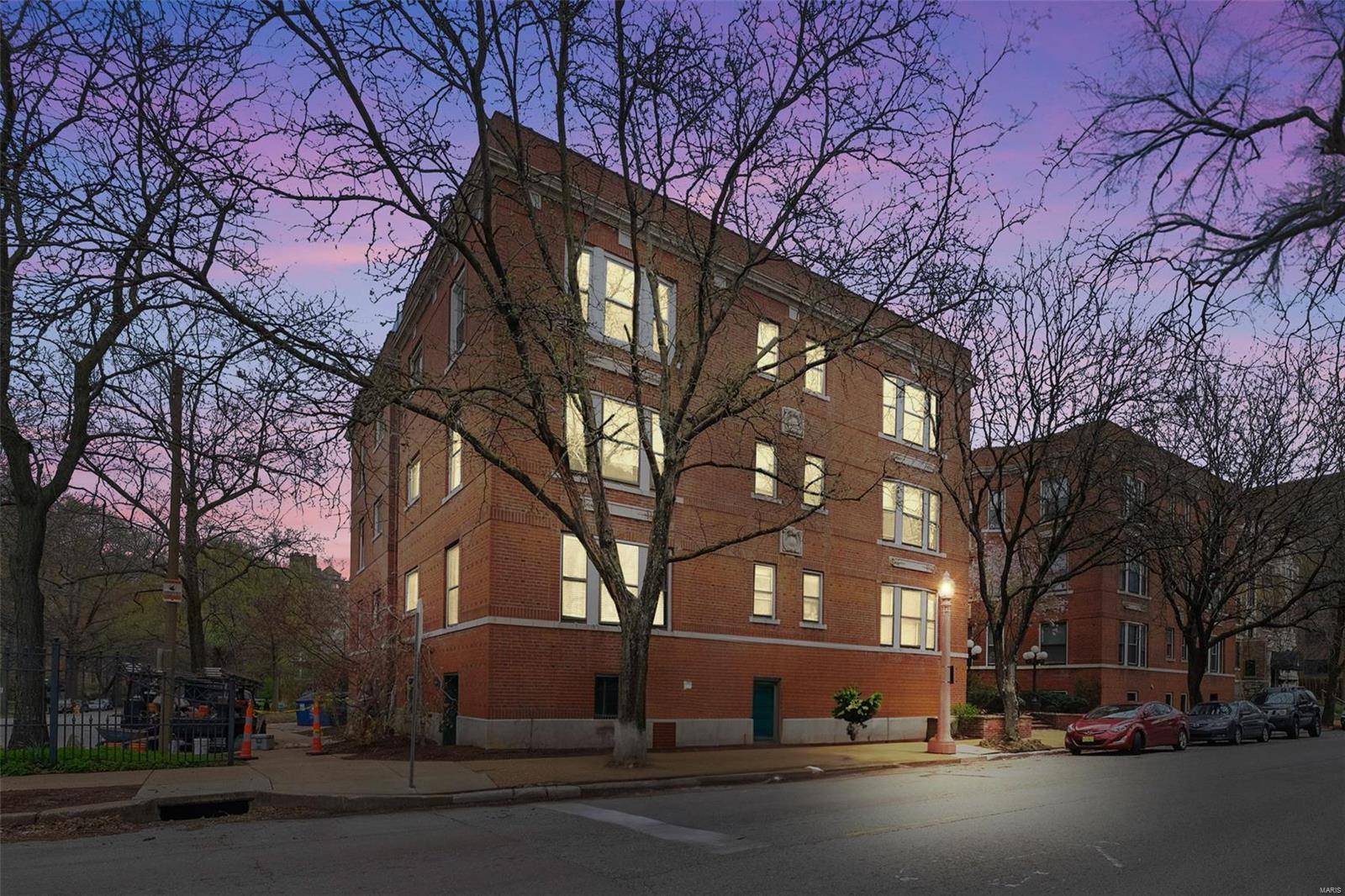 St Louis, MO 63108,382 N Taylor AVE #3W