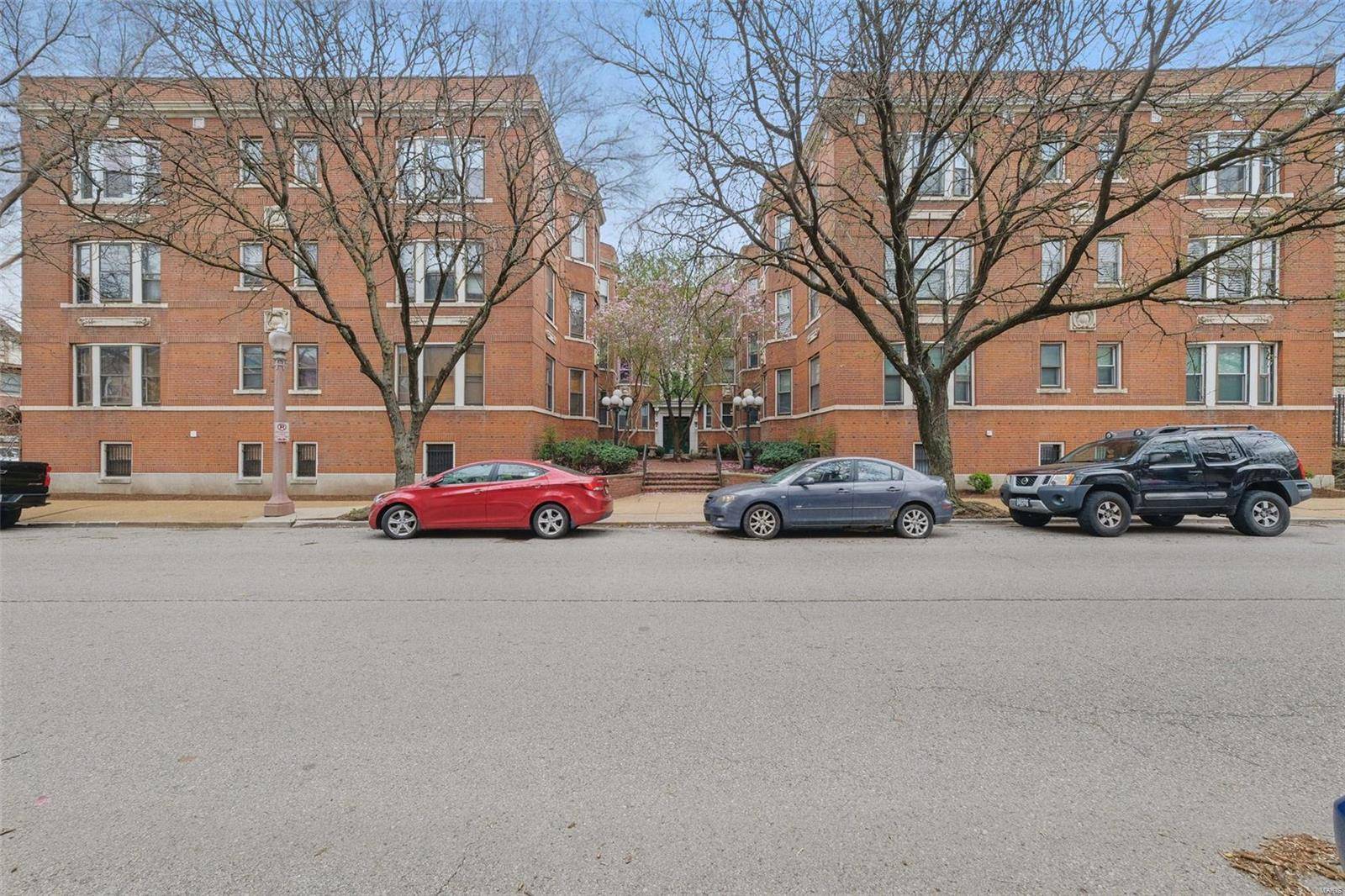 St Louis, MO 63108,382 N Taylor AVE #3W