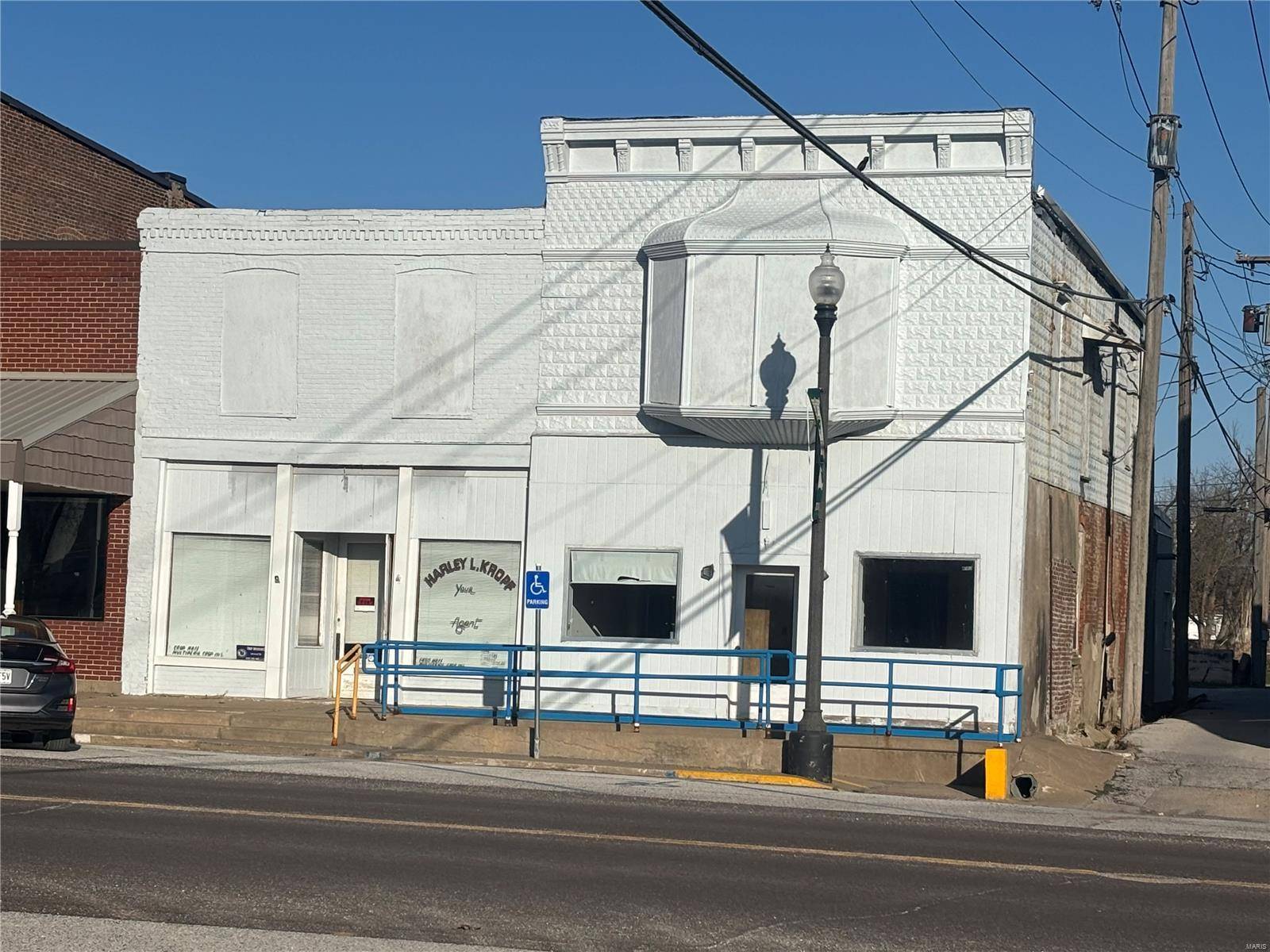Shelbina, MO 63468,111 S Center