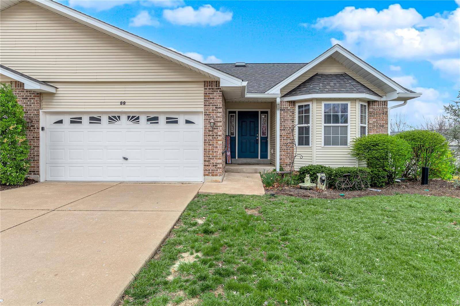 Lake St Louis, MO 63367,88 Rue De Paix #19