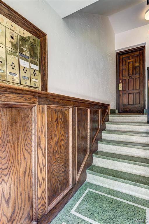 University City, MO 63105,7331 Forsyth BLVD #1E