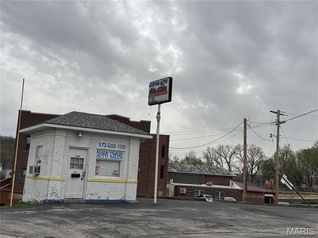 Hannibal, MO 63401,1503 Market ST