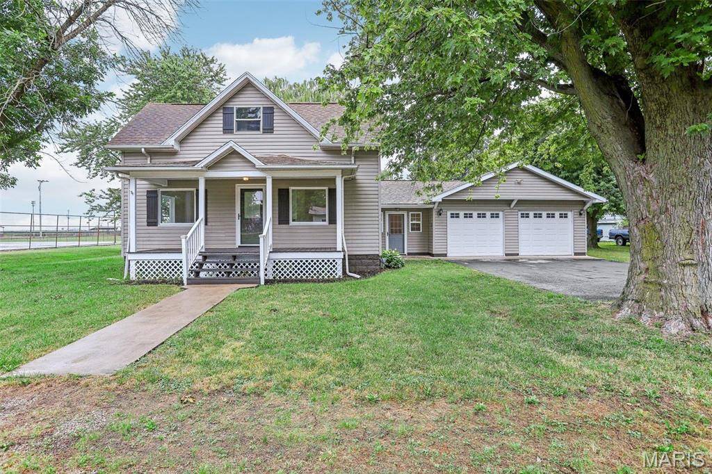 Witt, IL 62094,104 N 6th ST