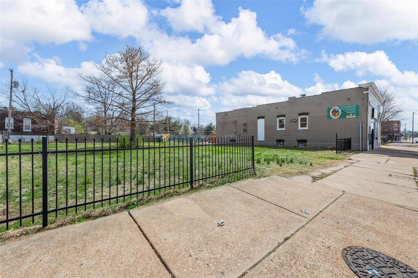 St Louis, MO 63111,8212 Alabama AVE