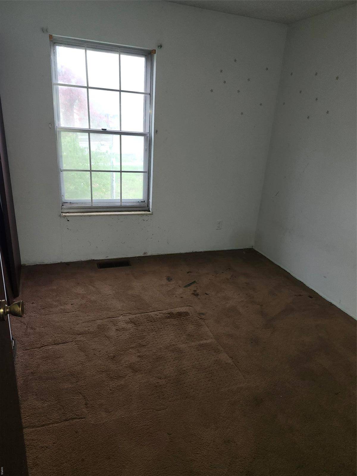 Florissant, MO 63034,6081 Silver Fox DR