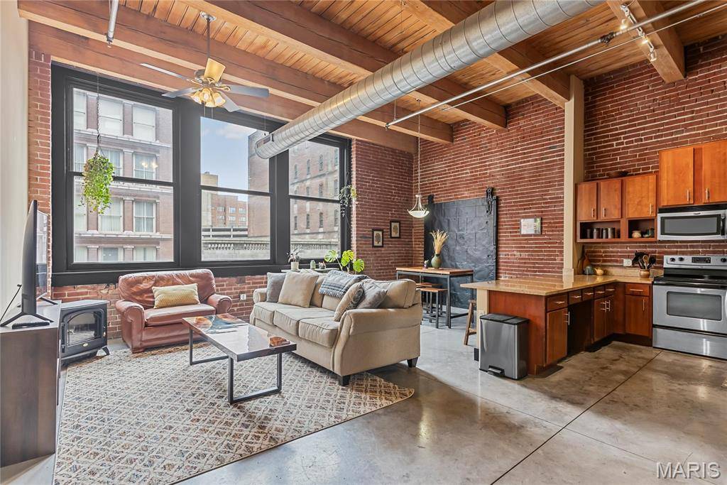 St Louis, MO 63101,1123 Washington AVE #305
