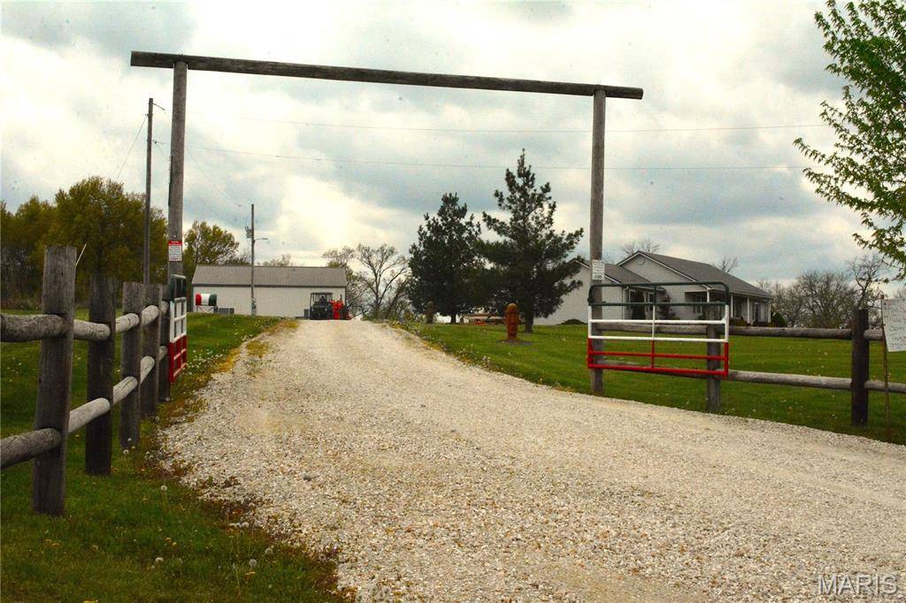 Bowling Green, MO 63334,9809 Highway Y