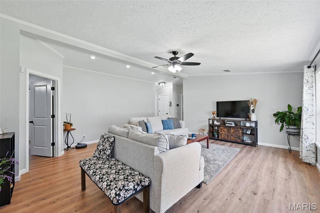 Unincorporated, MO 63021,929 New Ballwin RD