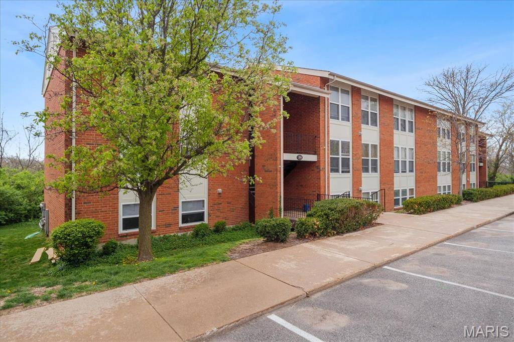 St Louis, MO 63122,2014 Greenglen DR #101