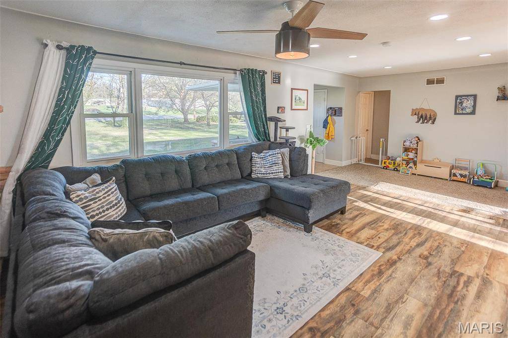 Glen Carbon, IL 62034,406 Carroll LN