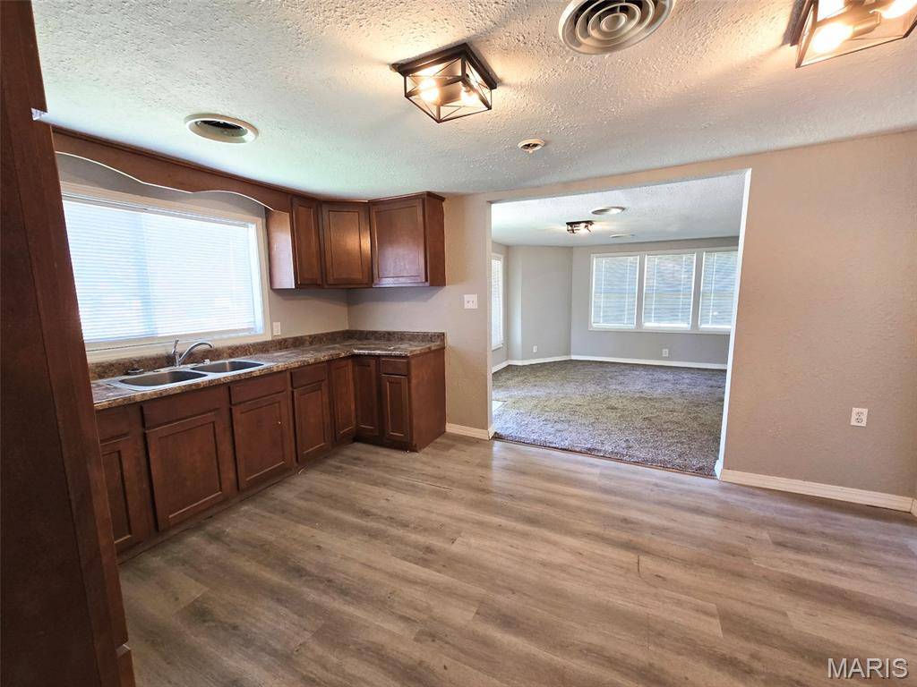Dexter, MO 63841,828 W Elk ST