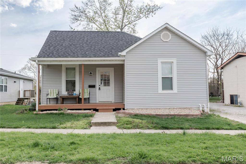 Edwardsville, IL 62025,911 Highland ST