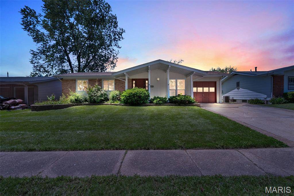 Florissant, MO 63031,1366 Springhurst DR
