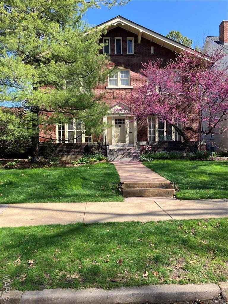 St Louis, MO 63130,6251 Washington AVE