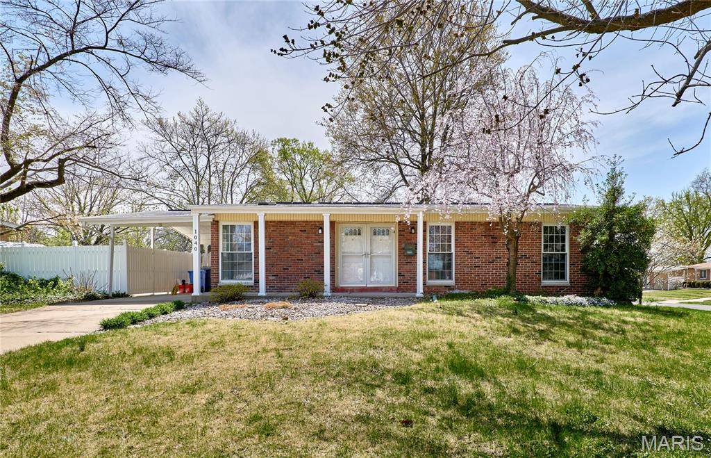 Florissant, MO 63033,1040 Cheyenne DR