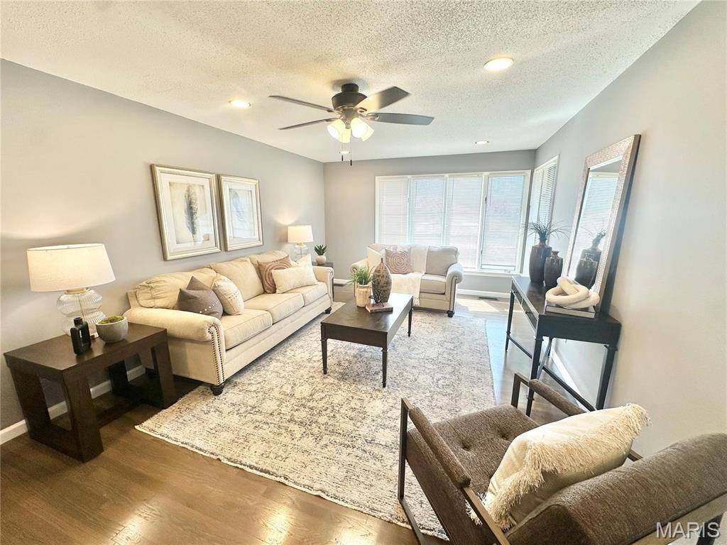 Ballwin, MO 63011,477 Graywood DR