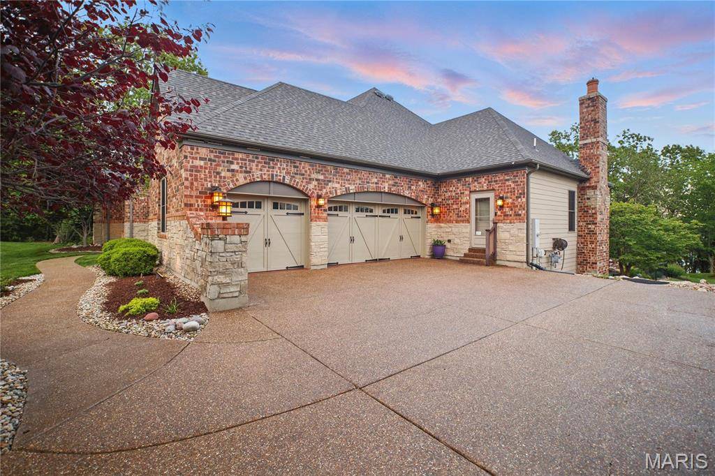 St Louis, MO 63129,2825 Christopher Bluffs LN