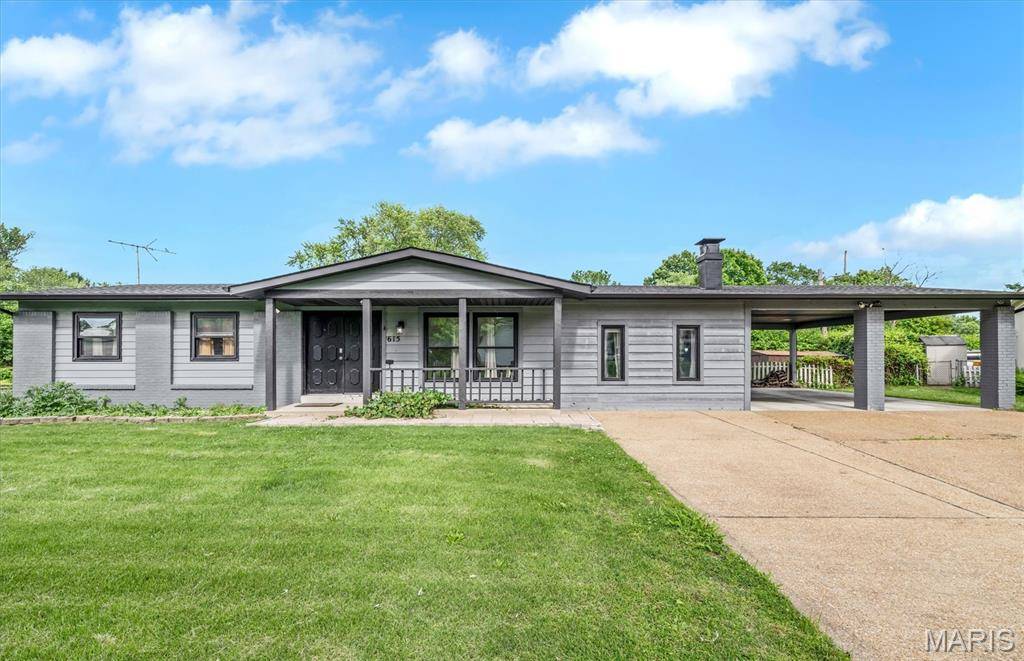 Florissant, MO 63031,615 Charvel DR
