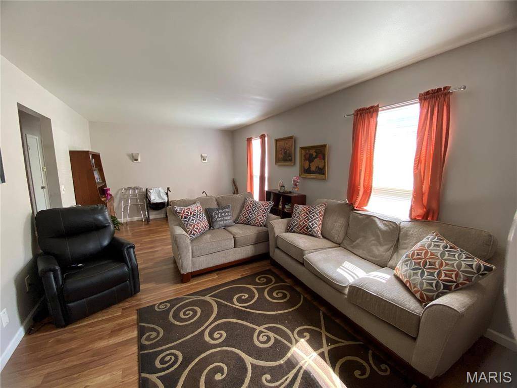 Florissant, MO 63033,6681 Chesapeake DR #B