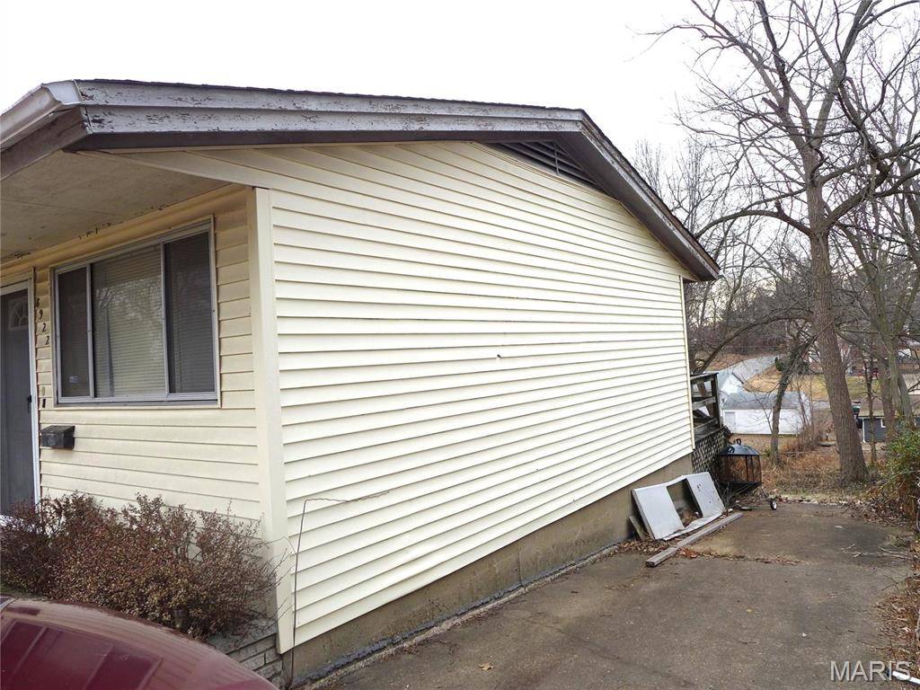 St Louis, MO 63121,8922 Higginson DR