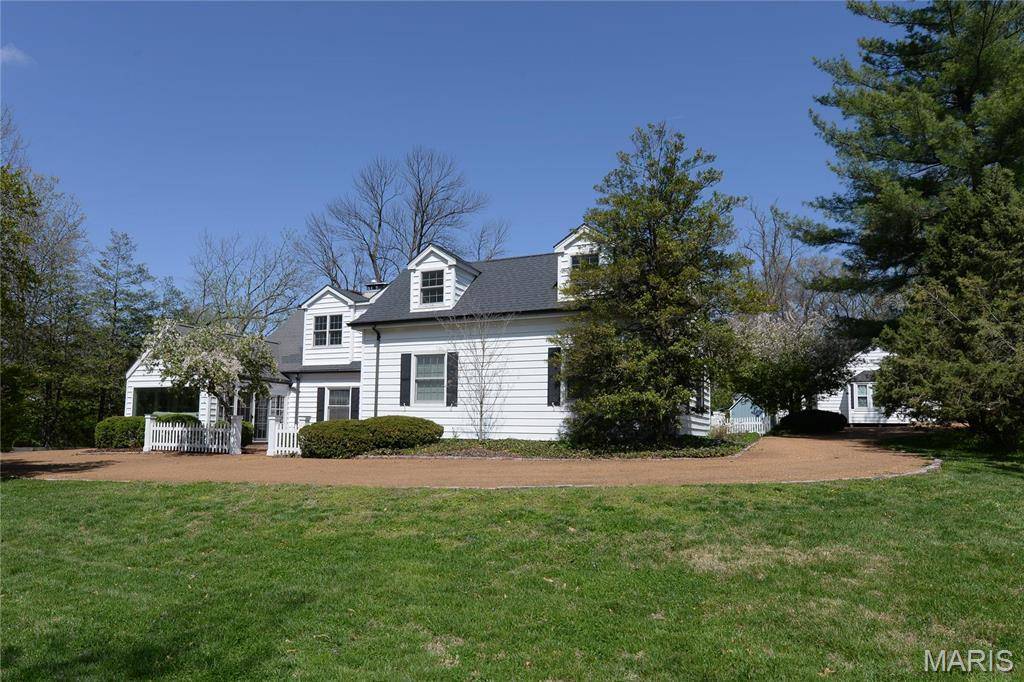 Ladue, MO 63124,9043 Ladue RD