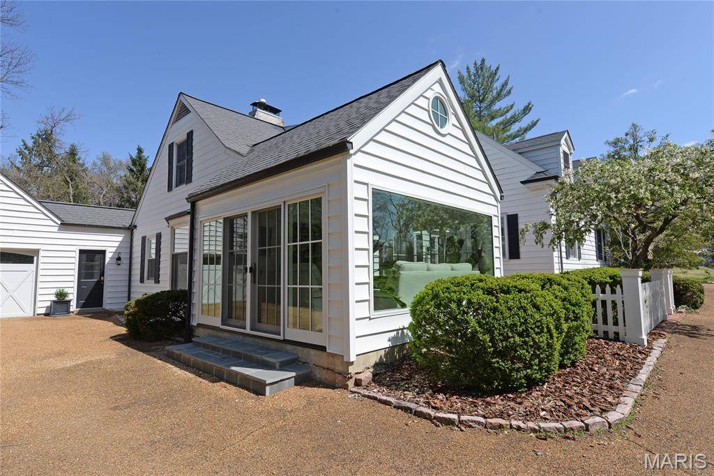 Ladue, MO 63124,9043 Ladue RD