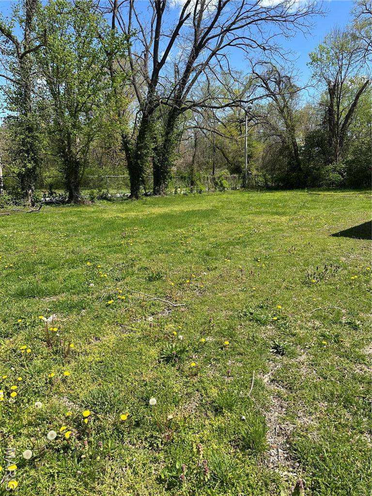 East St Louis, IL 62204,2238 Nth 59th ST