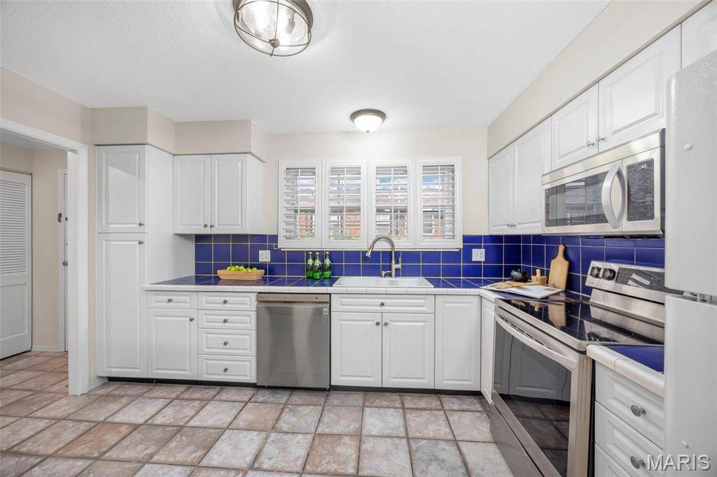 St Louis, MO 63146,11973 Villa Dorado DR
