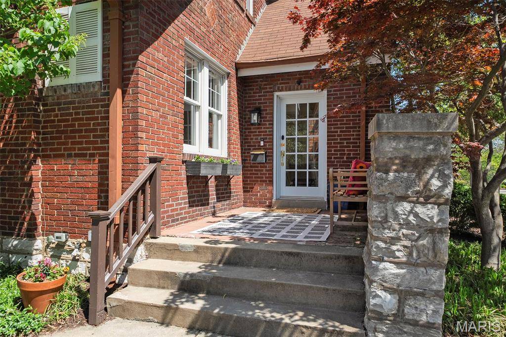 St Louis, MO 63105,7215 Northmoor DR